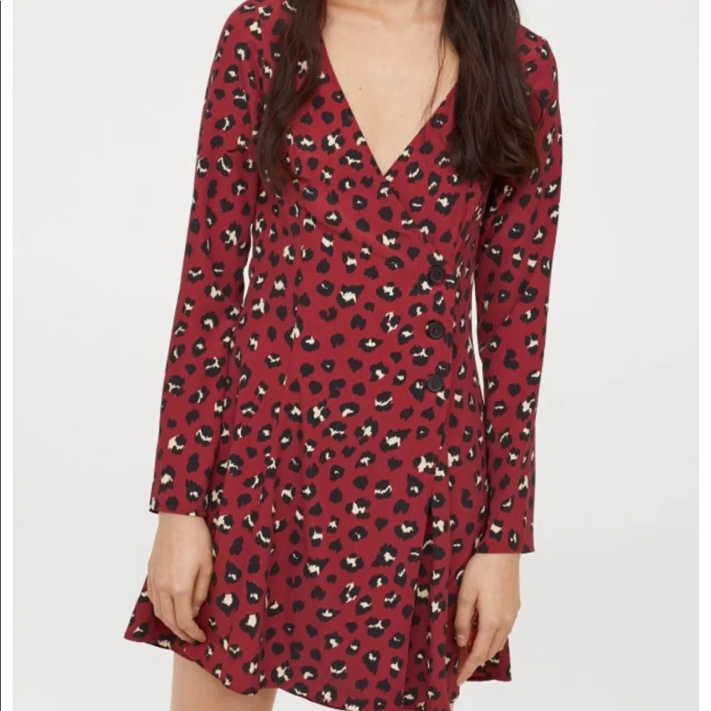 H&M maroon leopard print long sleeve wrap dress size 0